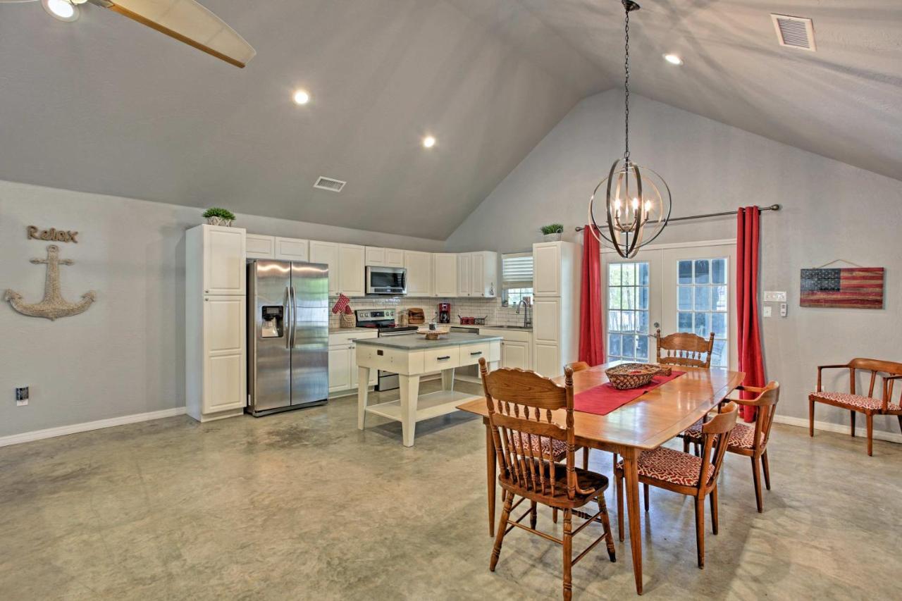 Modern Retreat With Gas Grill - Walk To Lake Texoma! Kingston Exteriér fotografie