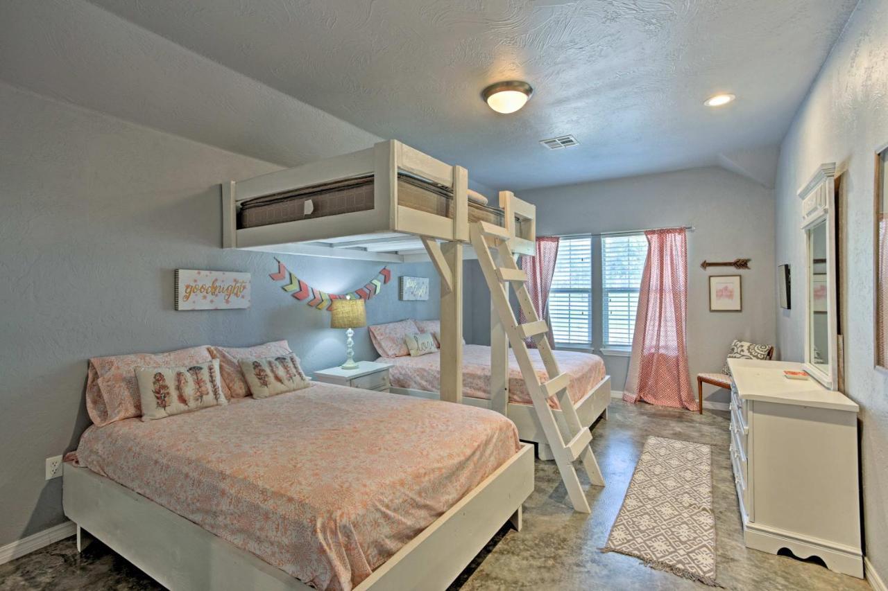 Modern Retreat With Gas Grill - Walk To Lake Texoma! Kingston Exteriér fotografie